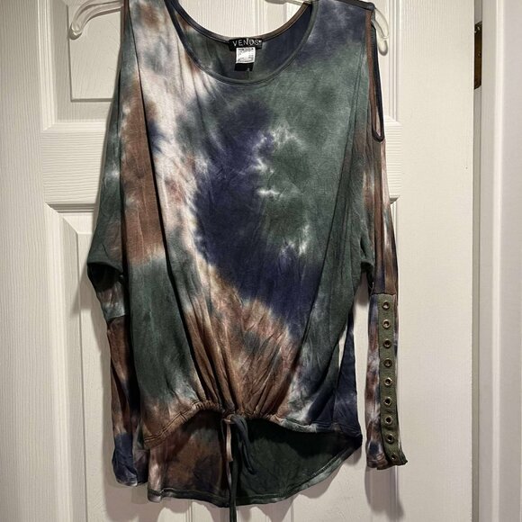 VENUS Tops - Venus Cold Shoulder Long Sleeved Blouse Size Medium